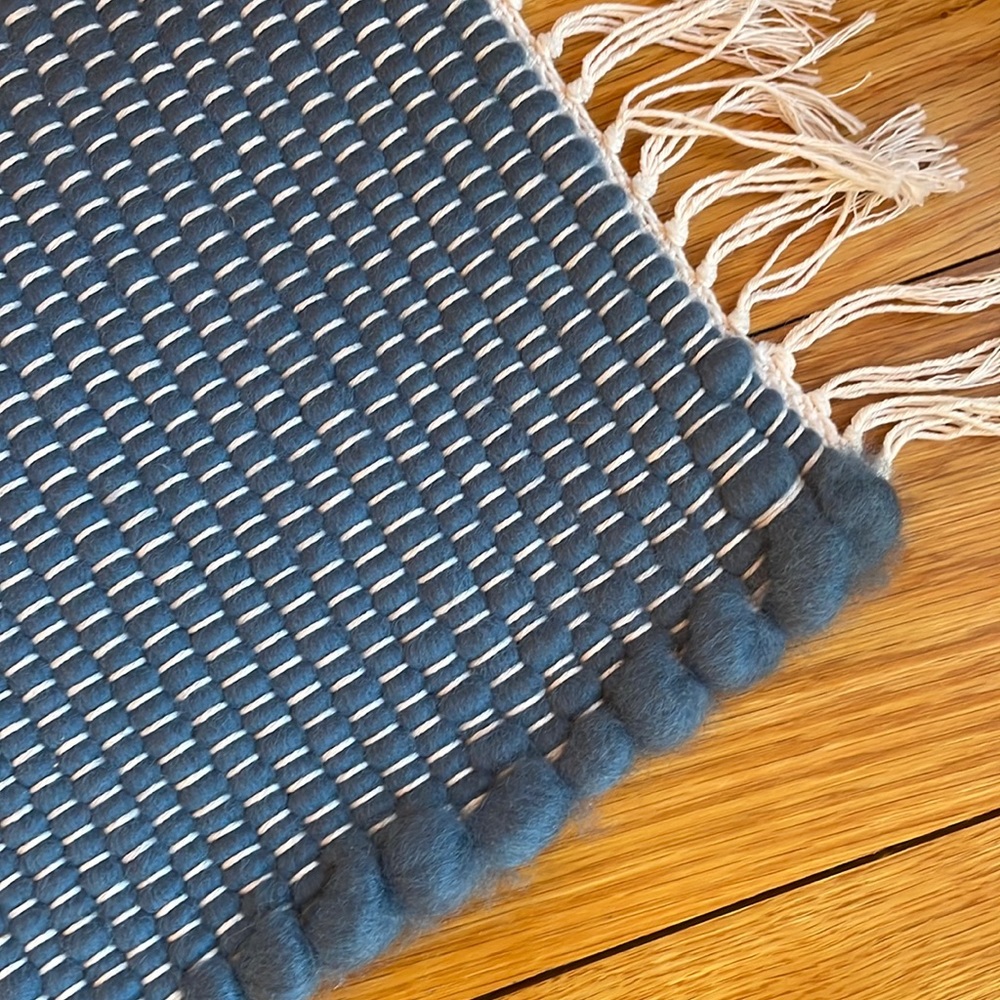🐑 Handmade Blue Wool Roving 24”x24” Rug - Picture 2 of 3